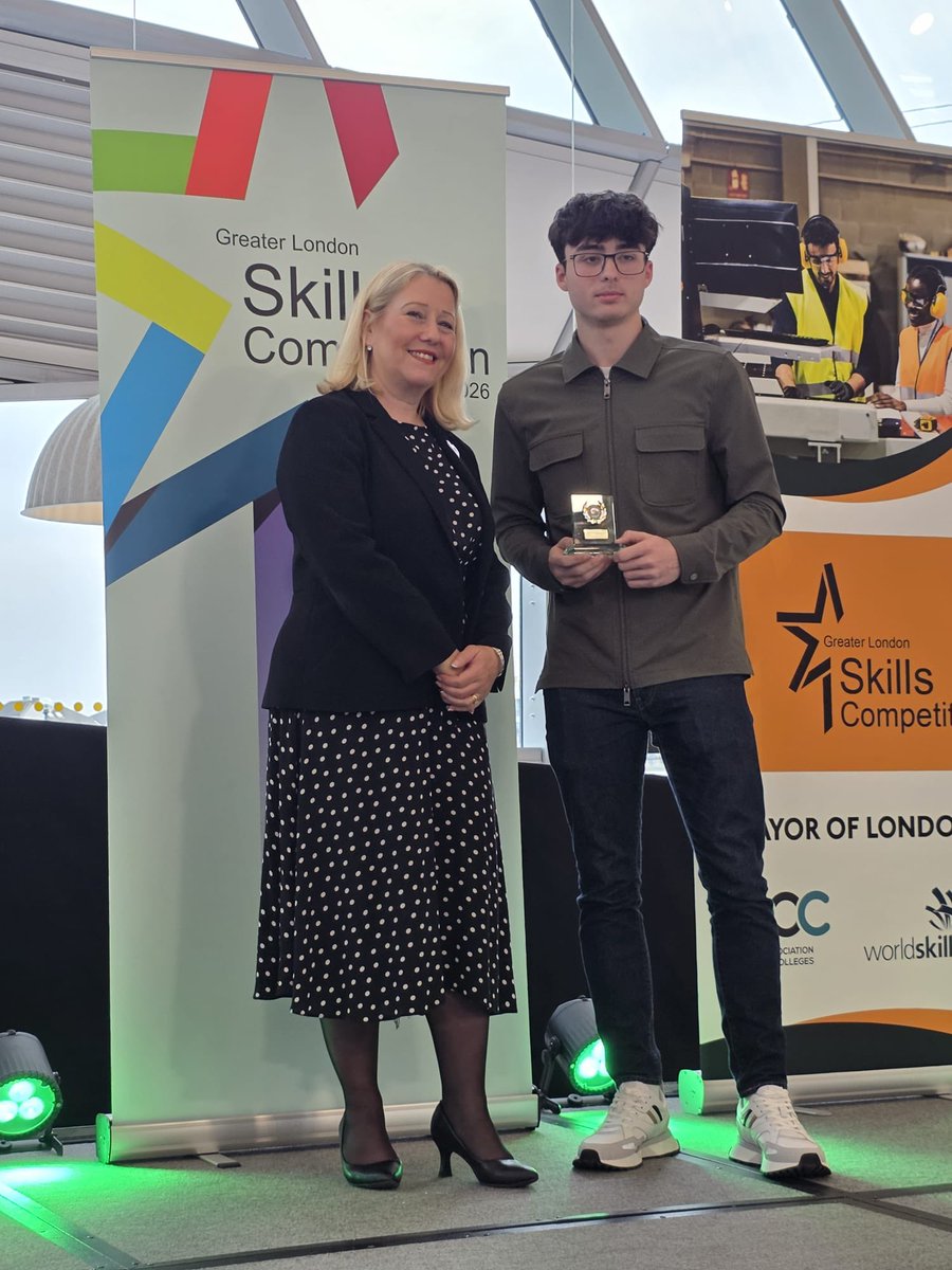 HHBrickie's tweet photo. My boy collecting his award at City Hall for coming 1st in the Greater London Skills Competition as part of College week in the bricklaying section.
Beyond proud of him ๐ฆบ๐งฑ #College #Bricklaying #SkillsComp
@LSEColleges โญ๏ธโญ๏ธ https://t.co/W1FbVoQakT