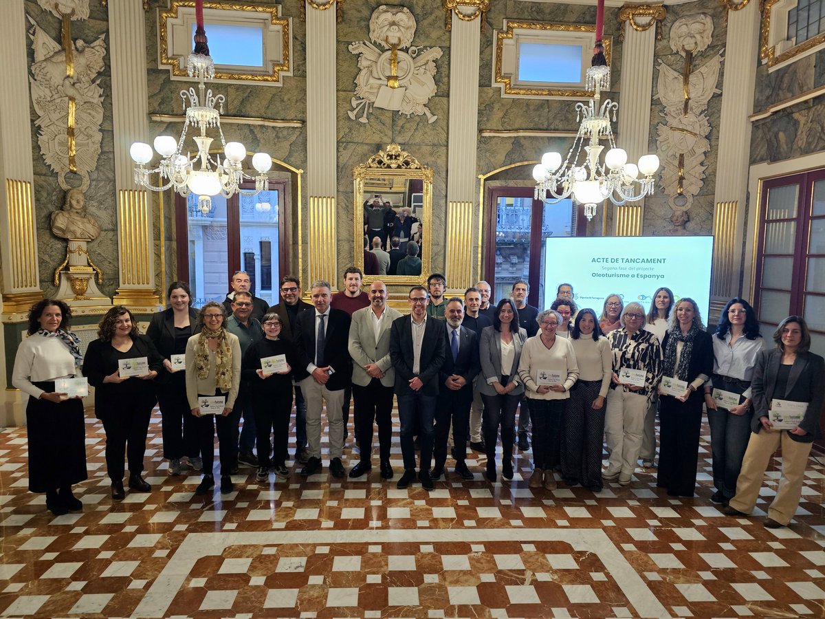Dipta_cat's tweet photo. 🫒 La @Dipta_cat tanca la segona fase del projecte Oleoturisme i estructura una oferta d’oleoturisme de qualitat i sostenible a la demarcació.

👉 S'han reconegut més de 70 experiències que estan impulsades per les 48 entitats i empreses que participen en el projecte. https://t.co/M5uzYytIDJ