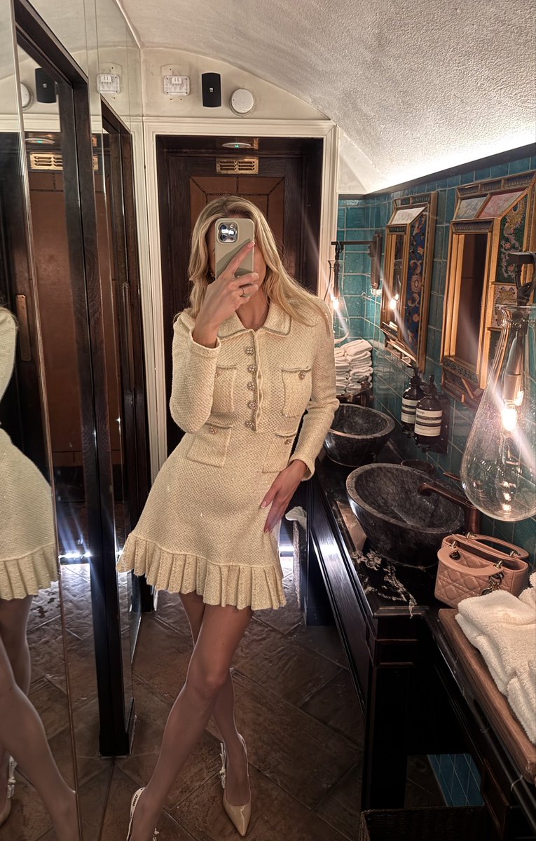 Anastasia Rose| London | Birthday Month tweet media