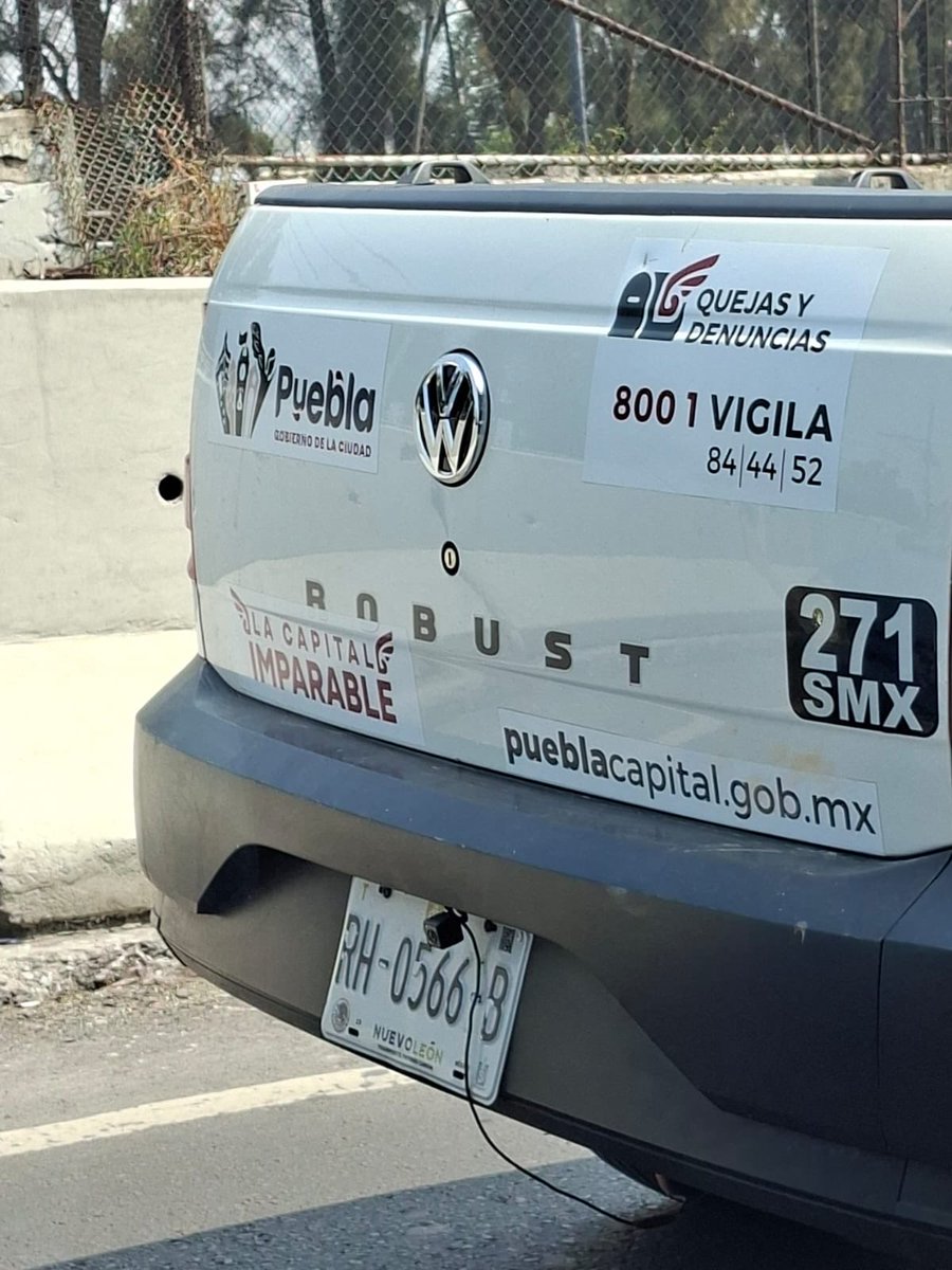 periodistasoy's tweet image. Extraño. Por qué las unidades del parque vehicular del @PueblaAyto, en concreto de la Secretaría de Movilidad e Infraestructura circulan con placas de Nuevo León. Esta unidad fue vista hoy al mediodía sobre la Calzada Zaragoza de la CDMx con sentido a la ciudad de Puebla.
