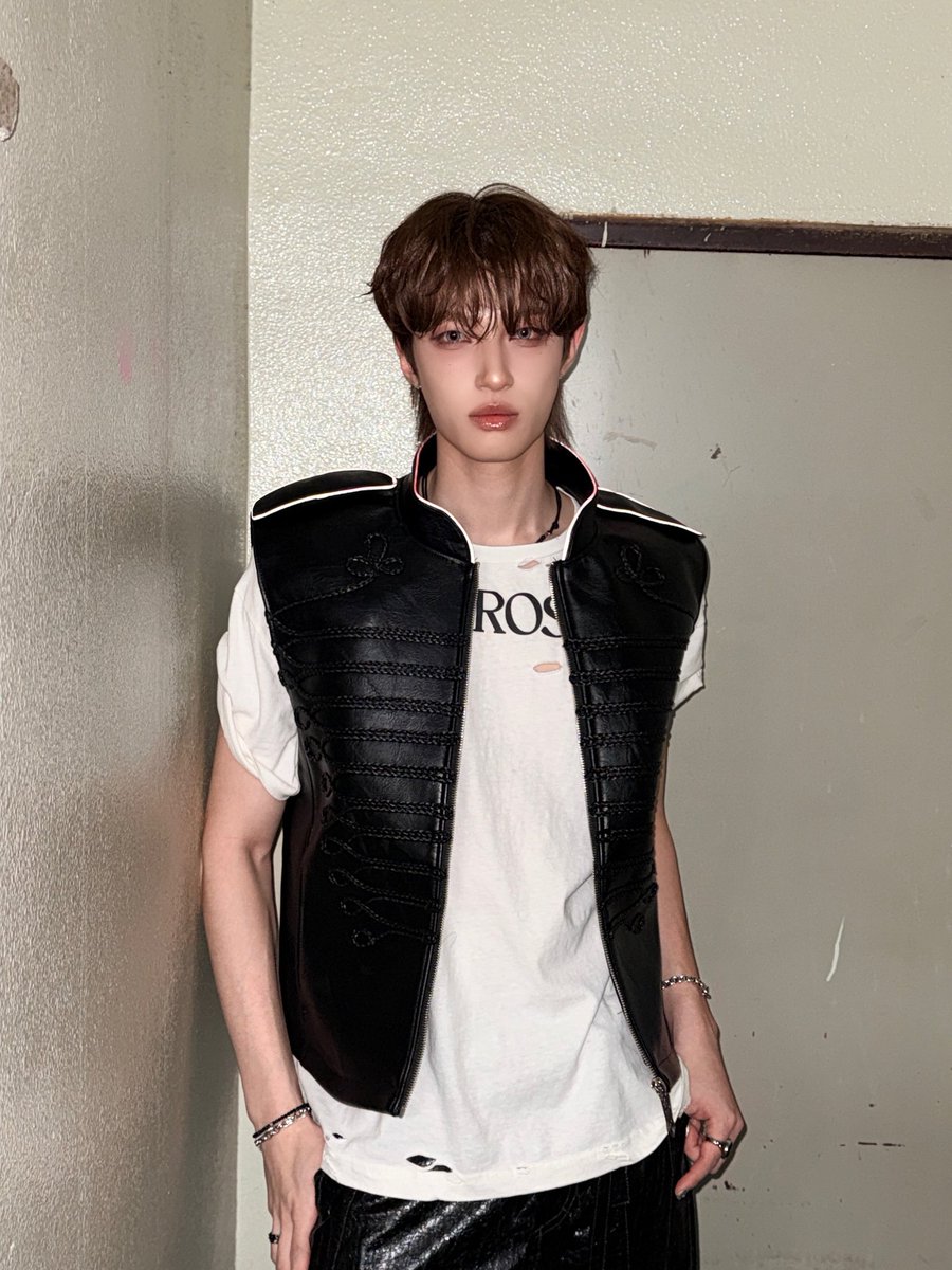 DDIRECTIONFR's tweet photo. *️⃣ › WVS

#LIMJIHWAN : 🤴🎠

#임지환 #DAILYDIRECTION #DD #데일리디렉션 https://t.co/p8nTR2QDWL