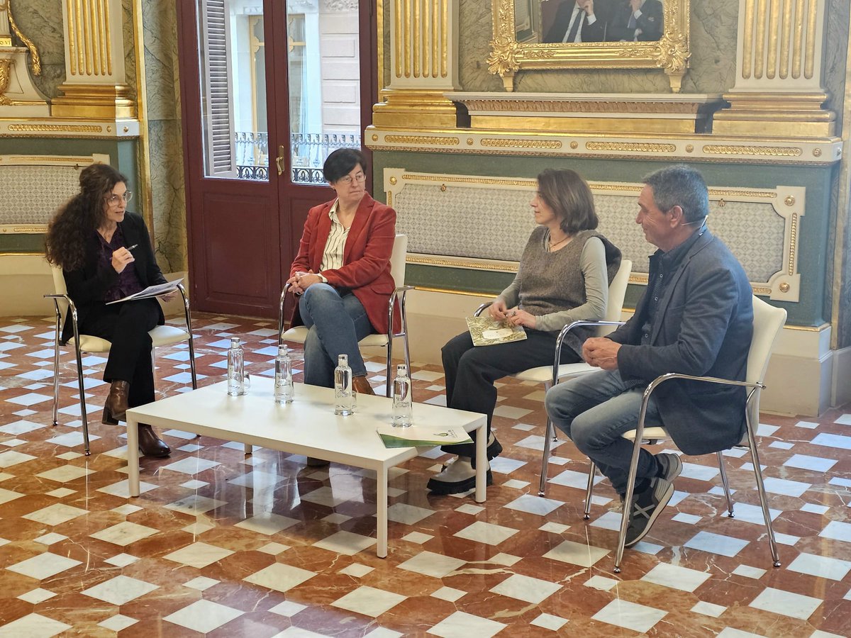 Dipta_cat's tweet photo. En l'acte han intervingut el president del Patronat de Turisme de @dipta_cat, @enricadell21, el diputat de Projectes Europeus, Vale Pino, el president de l'@AEMO_Olivo, José María Penco, i s'ha realitzat una taula rodona amb representants de les DOPs d'oli i la Taula del Sénia https://t.co/farYGiTGj3