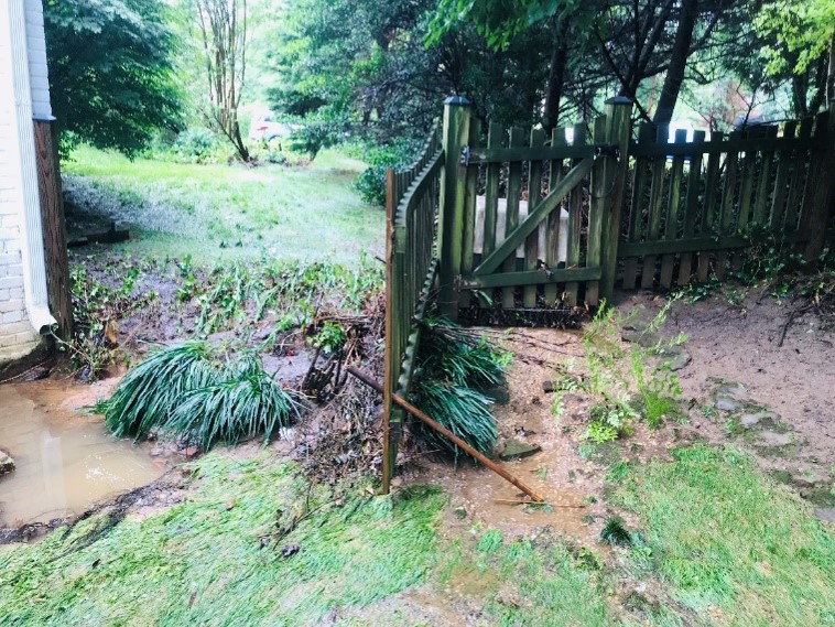 NoVARegion's tweet photo. During the next big rainfall, check to see how water flows around your home. Make room for the runoff by keeping flow paths clear of fences, planting beds, sheds, and other obstructions that could block the stormwater and cause ponding or flooding. #FloodAwareNOVA https://t.co/ANgd8Rftdn