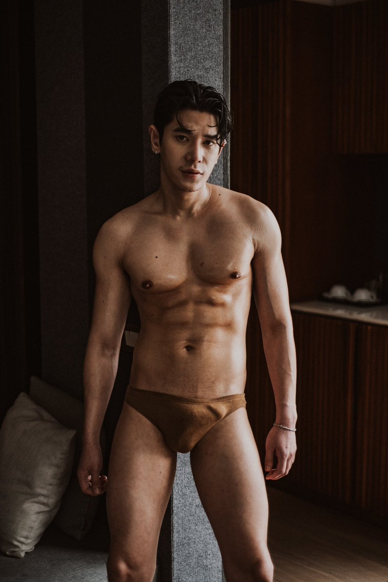 Dangerous Woman tweet media