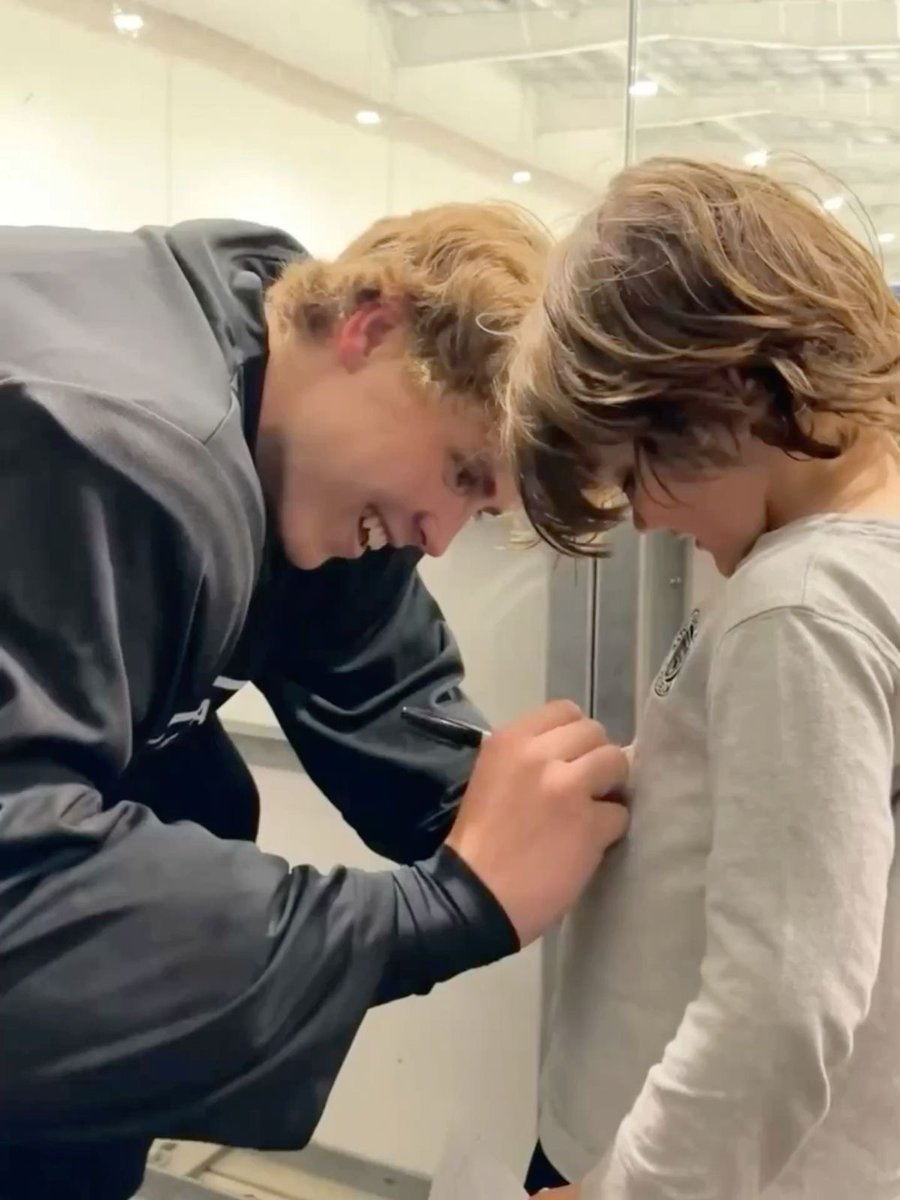 daily smith tweet media