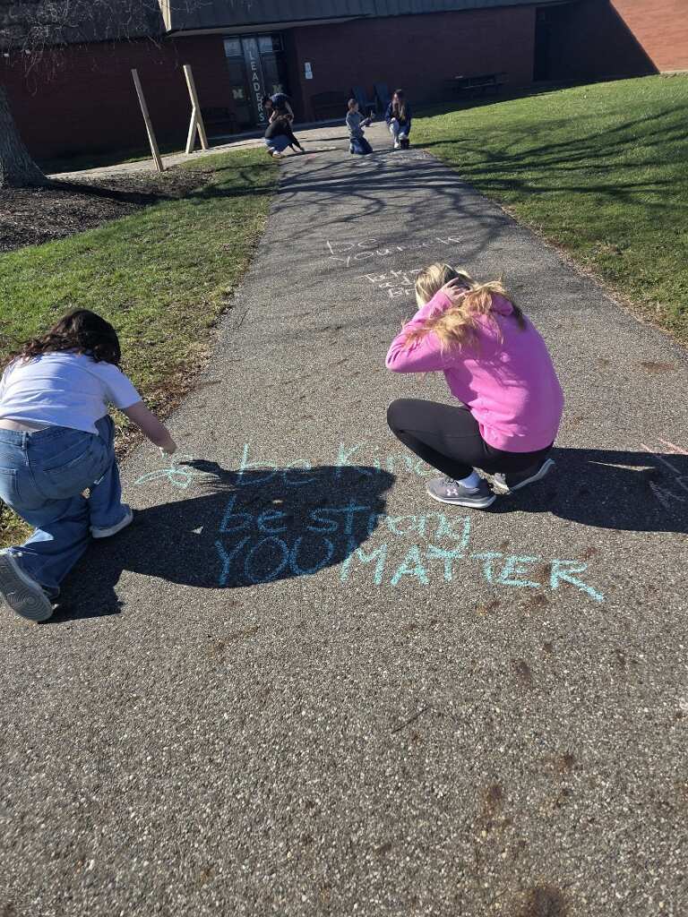 mms__official's tweet photo. Sources of Strength is trying to spread joy over the month of March.  This week students "chalked the walk" with positive messages and images.  Added bonus that they were able to soak up some sunshine while writing messages! https://t.co/VqOQrDjkBI