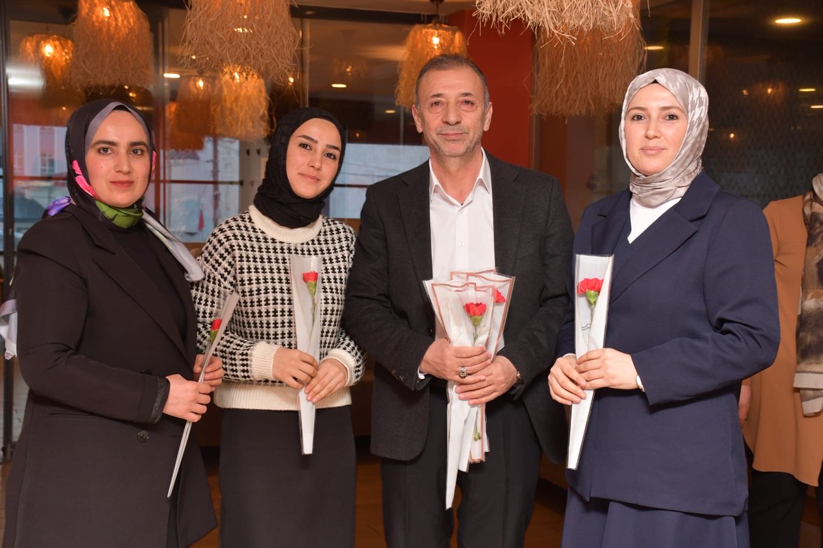 Akpartipatnos04's tweet photo. Belediye Başkanımız Abdulhalik Taşkın’ın 8 Mart Dünya Kadınlar Günü vesilesiyle düzenlemiş olduğu iftar programına katıldık.

Bu anlamlı program için kendilerine teşekkür ediyor, tüm kadınlarımızın Kadınlar Günü’nü kutluyorum. 🌸 https://t.co/7b2rw2TiTo