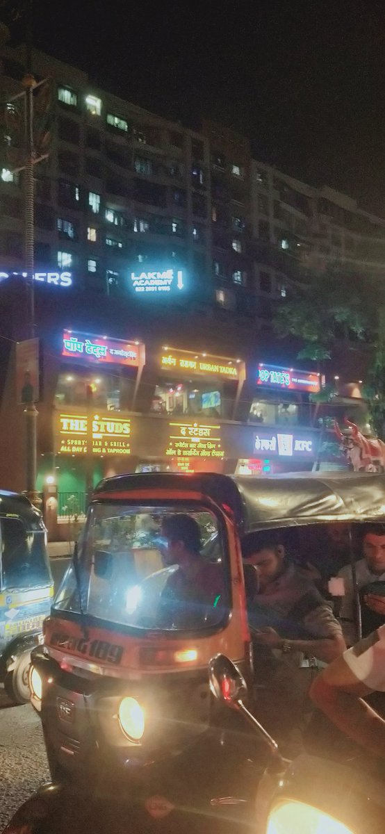 Er_Rahul01's tweet photo. @MTPHereToHelp One of the busiest junction - Sakinaka has 100s of illegal shared auto plying towards Powai - they break signals, ride on wrong side recklessly, 4 passengers in every auto, no badge, no license, no uniform.

All infront of @MTPHereToHelp who allow this illegitimate sharing racket https://t.co/3PuYugZVbo