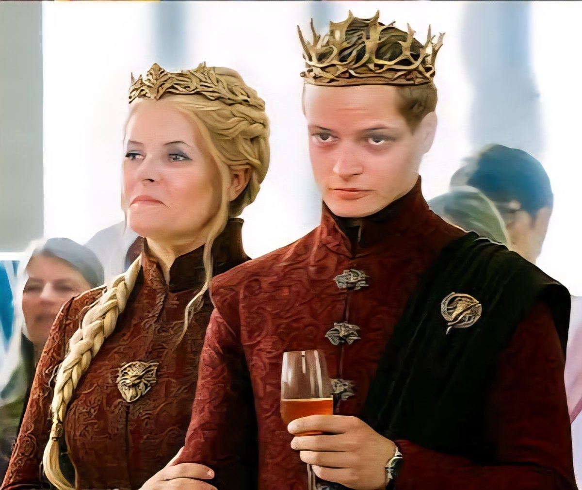 "Jaja gutten min, om noe, så veltet vi ihvertfall et kongehus og gjorde ende på en 1000 år lang rekke... legger du opp en linje er du snill?"