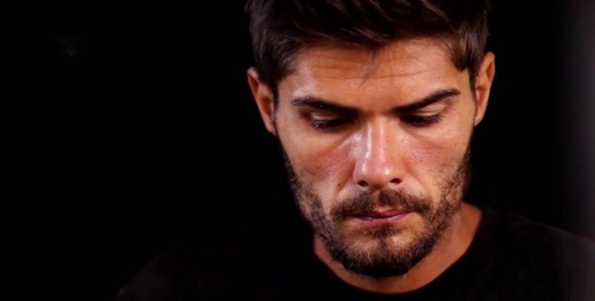 “Kargalar sürüyle, kartallar yalnız uçar.” 🦅

#Survivor2026 • #BarışMuratYağcı • #Bmyfc