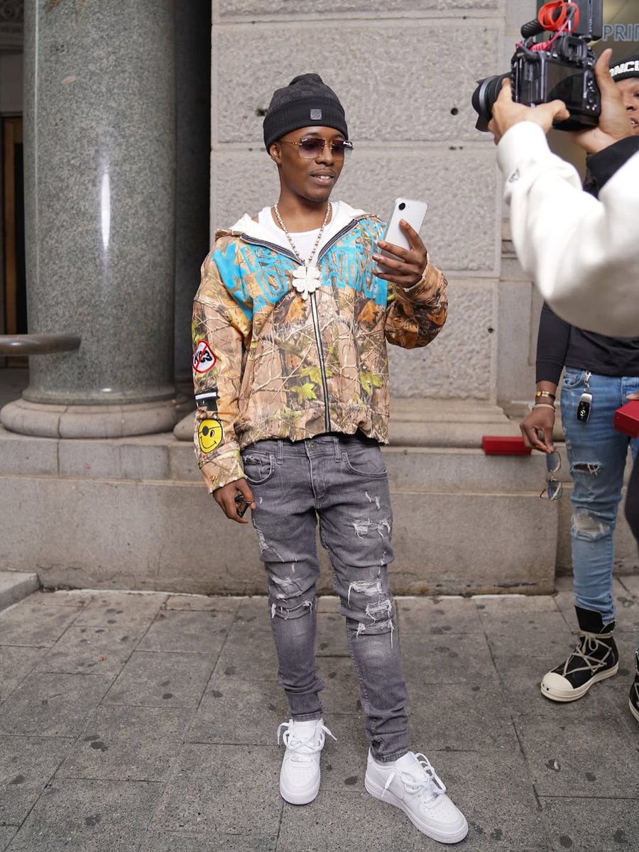 qcs9xr's tweet photo. Reggie posts pictures of him in his Hometown Baltimore on Instagram💯💸🔥

"I got water thicker than my own blood and that 💩 fw me" https://t.co/oW2Ee12Nu3