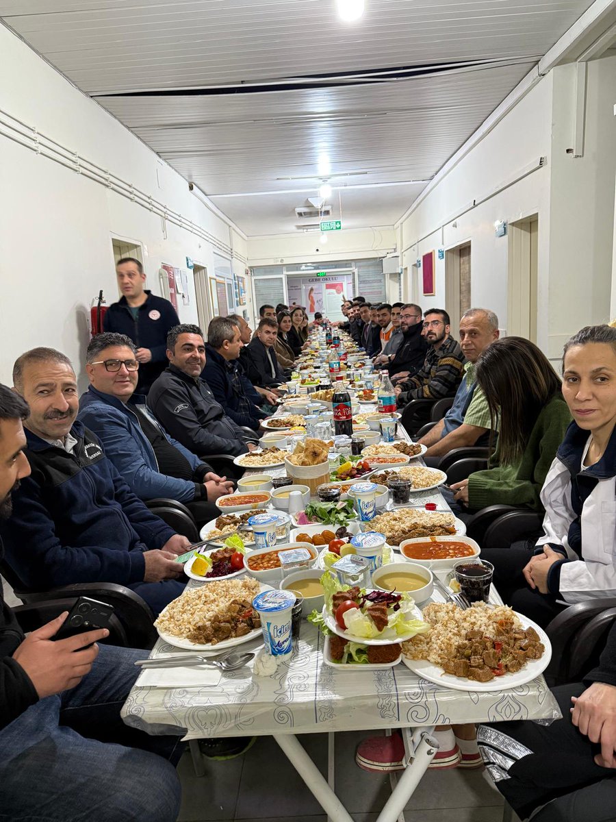 Savurdh's tweet photo. Hastanemiz tarafndan düzenlenen iftar programı; Başhekimimiz Sultan ÖZEL ve Sağlık Hizmetleri Başkan Yardımcısı Ramazan DEMİR’in değerli katılmlarıyla gerçekleştirildi Çalışma arkadaşlarımzla birlikte Ramazan ayının manevi iklimini hep birlikte paylaştık
@sbkhgm 
@mardinilsaglik https://t.co/S5cePD5ZqV