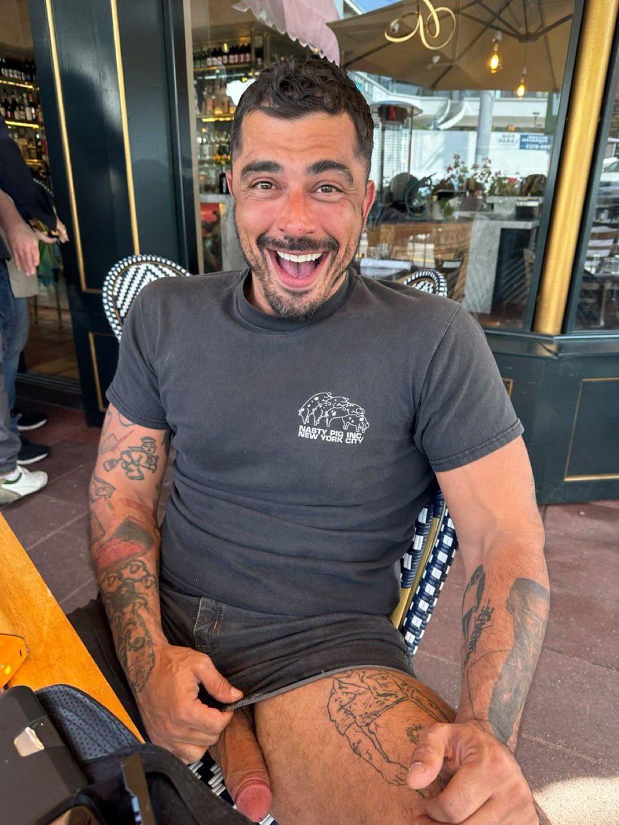 RT if this just stopped your scrolling