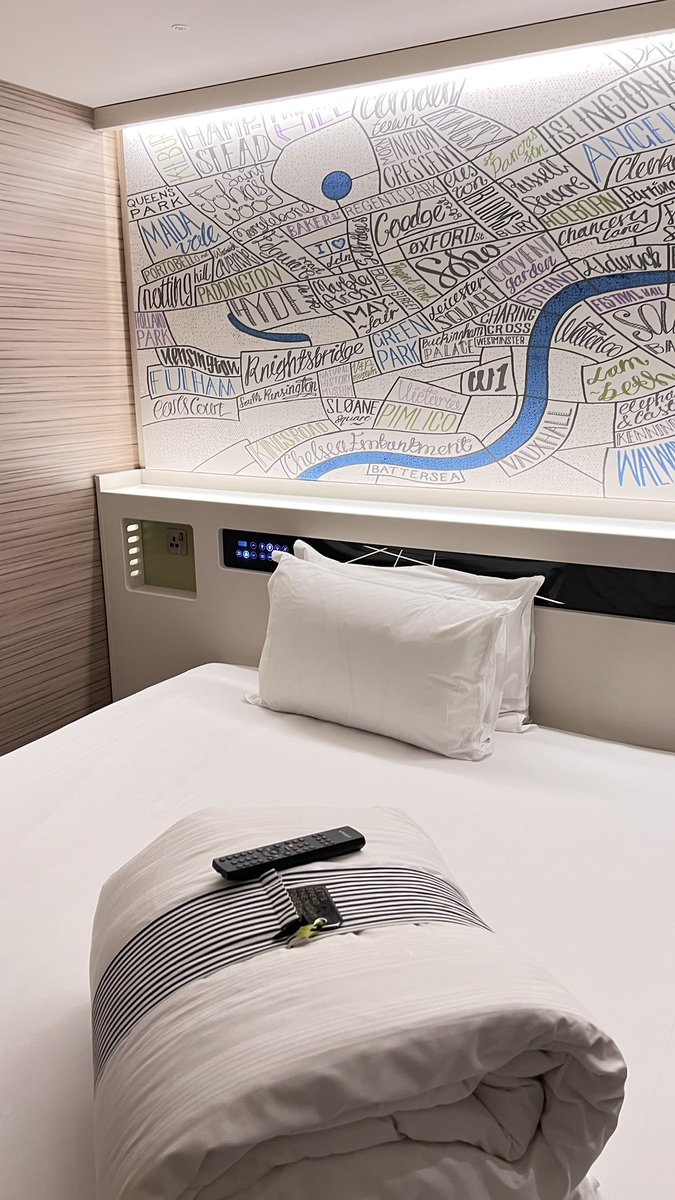 A little stay in Kings Cross tonight before by Eurostar Adventure to Amsterdam tomorrow morning ! So excited