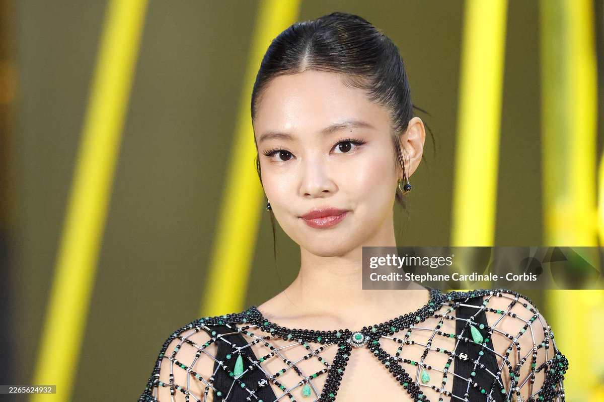 DC 제니 갤러리 tweet media