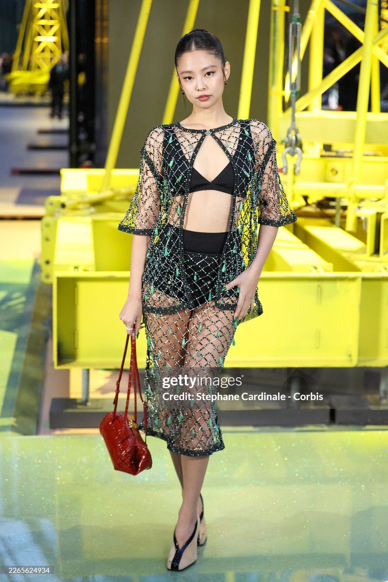 DC 제니 갤러리 tweet media