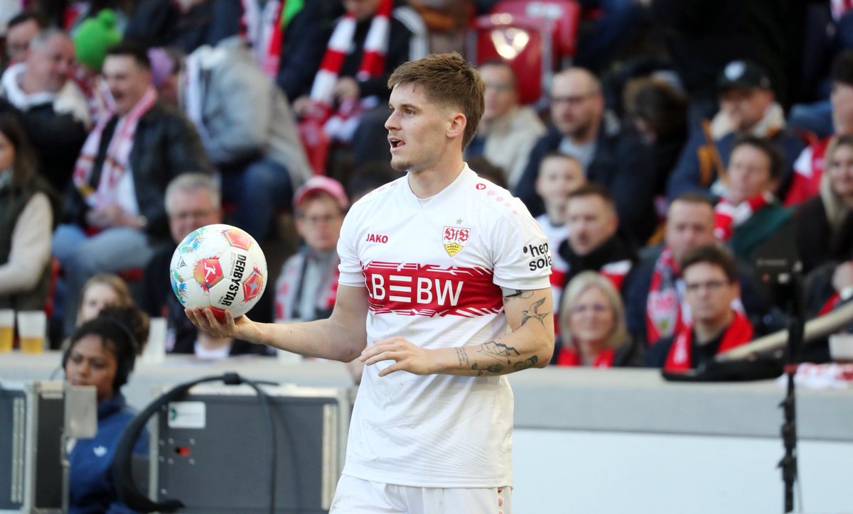 _dennisbayer's tweet image. #Sky Info: XXL-Preisschild für Ramon #Hendriks. In Europa sehr begehrt. #Nottingham wollte ihn im Winter. #VfB im Sommer frühestens ab 40 Mio € gesprächsbereit. Kam 2024 für 750k von #Feyenoord. Vertrag bis 2028. WM-Kandidat für @KNVB 
@SkySportDE @picturealliance