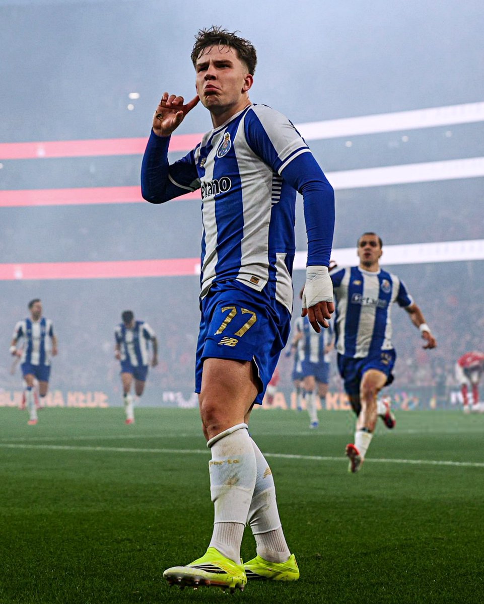 O mais novo de sempre a marcar pelo Porto contra o Benfica. 💎