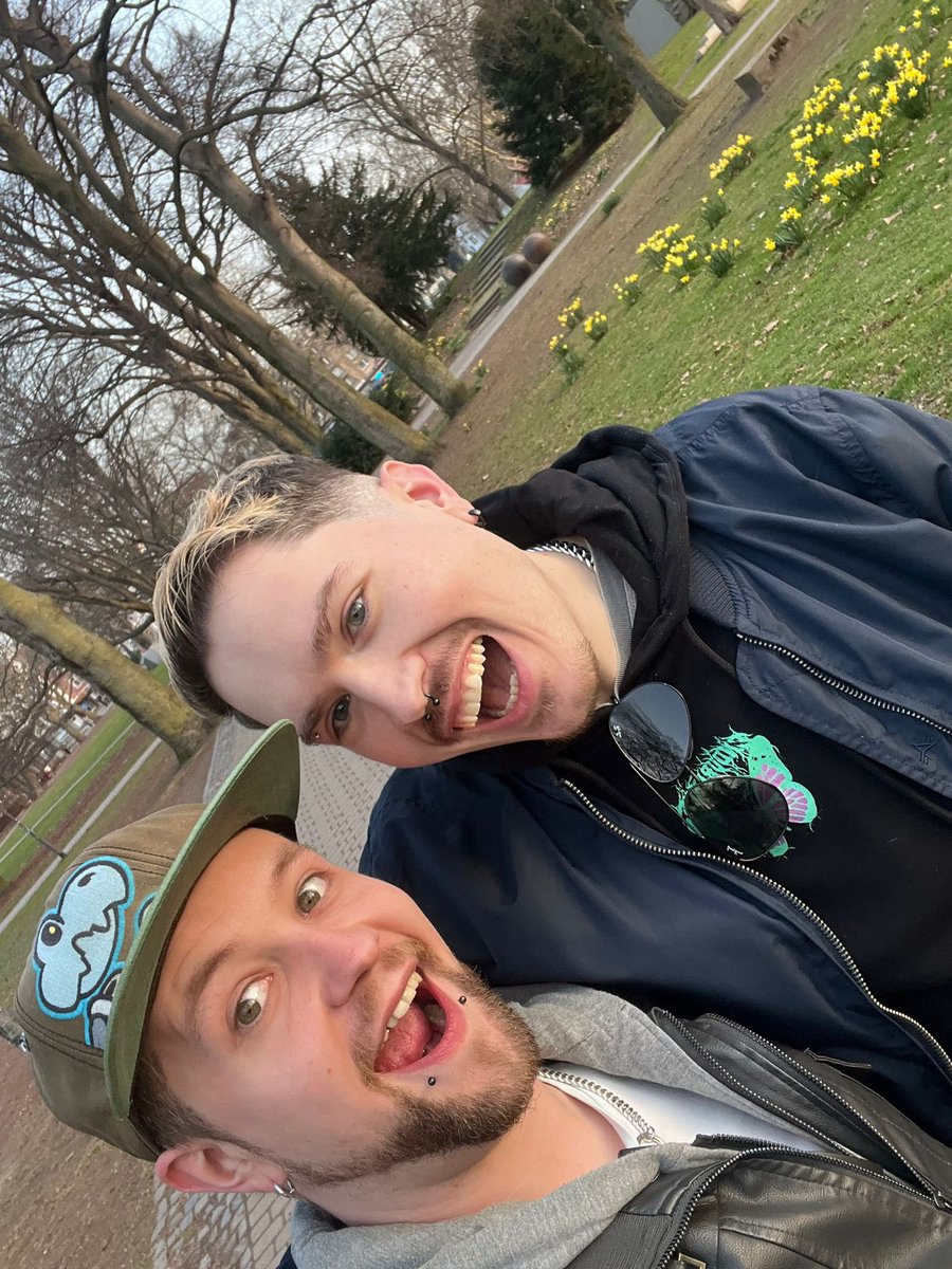 Das Clüs tweet media