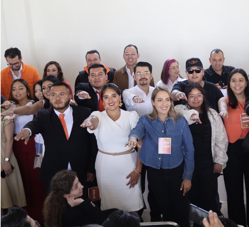 Brenda De la Mora tweet media