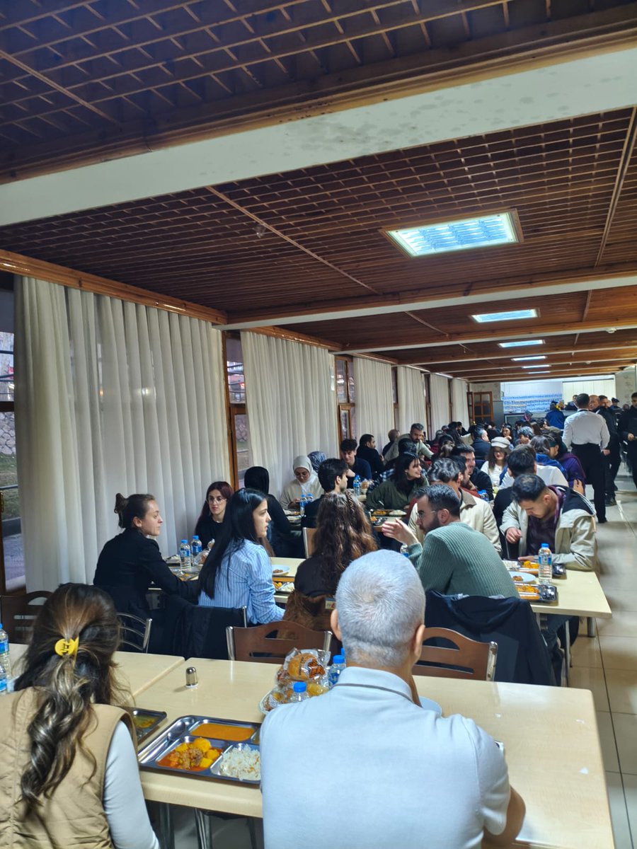 AdemNohu's tweet photo. "SosyalFest Proje Eğitimi"

Karabük Üniversitesi'nden Doç. Dr. Hakan Vargün'ün sunumuyla SosyalFest Proje Eğitimi ve sonrasında  gerçekleştirilen iftar programına Adem Kulübü olarak katılım sağladık.
Programda emeği geçen herkese teşekkür ederiz. https://t.co/rFiAWPPemm
