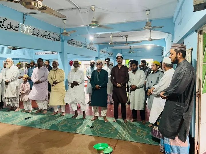 GausiaCommitte6's tweet photo. A general meeting, prayer and iftar mahfil were held on behalf of the Gausia Committee Bangladesh Chittagong Independent University Branch. https://t.co/8VJcuYwfOc