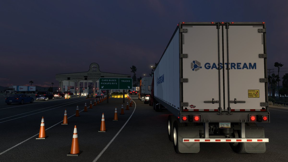 MeowaKitten's tweet photo. Delivering Moving Containers from Yuma to Blythe  #ATS #AmericanTruckSimulator #BestCommunityEver
@SCSsoftware https://t.co/HmvED5kqKq