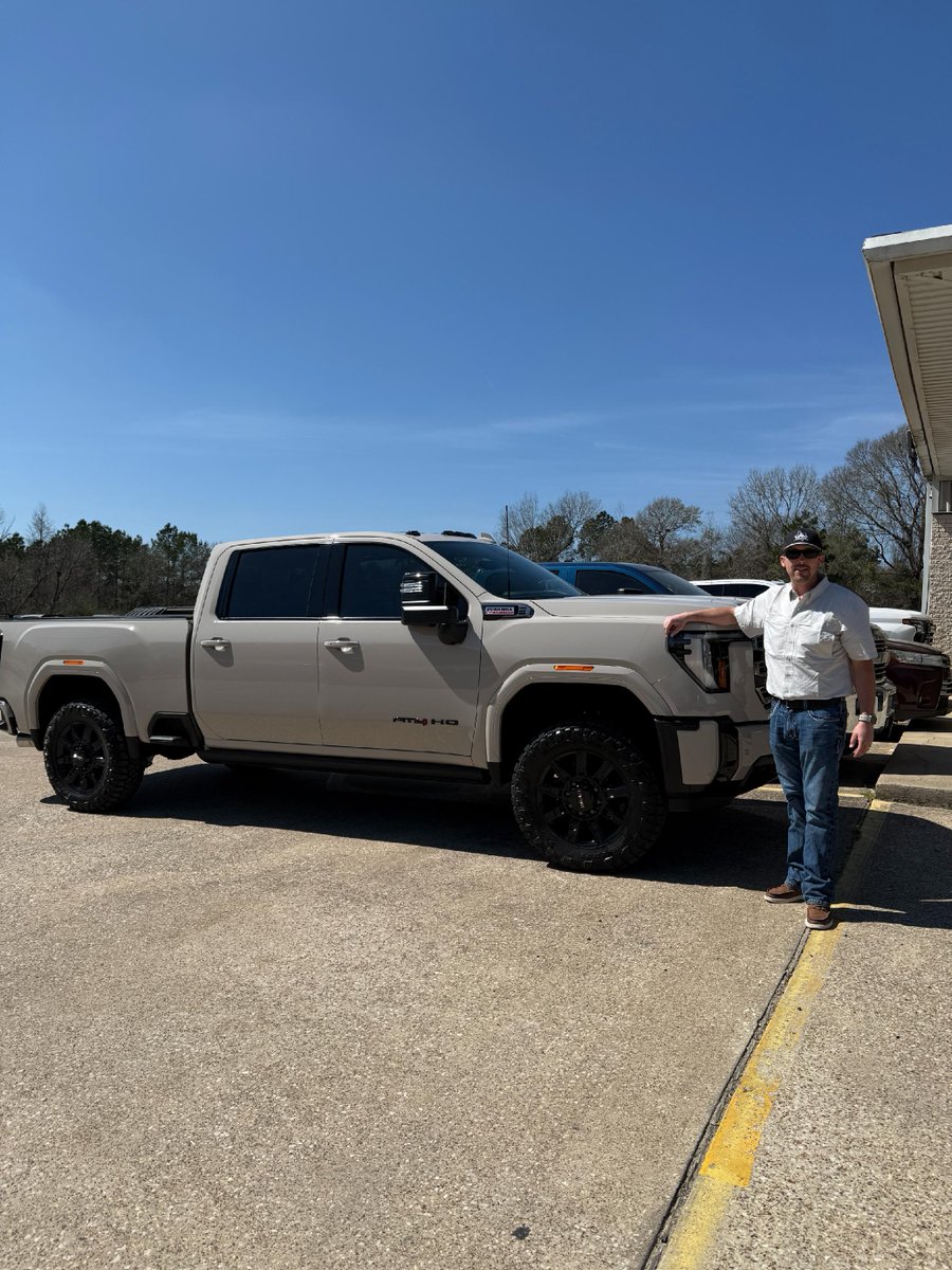 KramerAutoplex's tweet image. 🤠 Congrats to Justin on his brand-new 2026 GMC 2500 AT4, sold by our very own Ron Wolff. This truck is officially ready for whatever Justin throws at it. 

🖥️ Website link: bit.ly/46vQ9Kx
#Kramer #KramerAutoplex #LivingstonTX
#NewCars #PreOwnedCars #KramerChevrolet