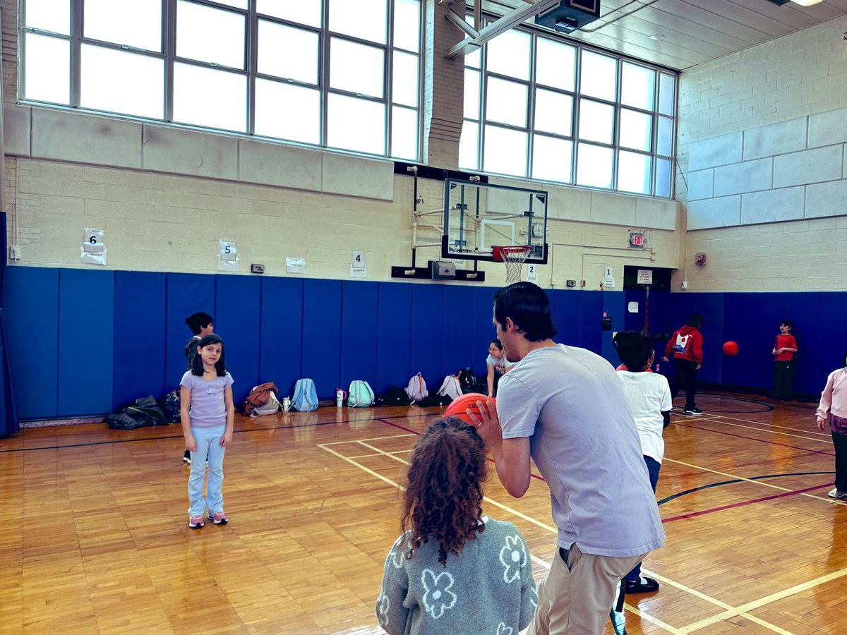 Ridgeway_WP's tweet photo. Coach Bivas and Coach Yergeau kicking off March with a unit in basketball - just in time for March Madness!  Working on teamwork, the bounce pass, and hand and eye coordination!  

#WPPROUD

@DrJosephRicca 
@wplainsschools https://t.co/wGC7sAGLx7
