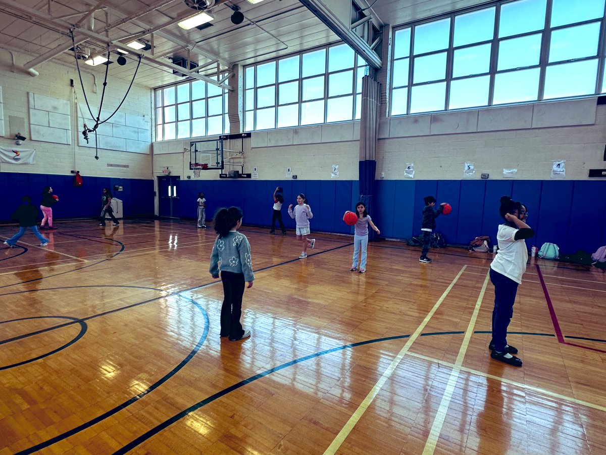 Ridgeway_WP's tweet photo. Coach Bivas and Coach Yergeau kicking off March with a unit in basketball - just in time for March Madness!  Working on teamwork, the bounce pass, and hand and eye coordination!  

#WPPROUD

@DrJosephRicca 
@wplainsschools https://t.co/wGC7sAGLx7