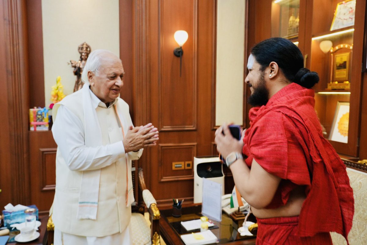 PriyamSwami's tweet photo. आज पटना में महामहिम श्री आरिफ मोहम्मद ख़ान जी से मुलाक़ात किया। https://t.co/LTj7IysPQi