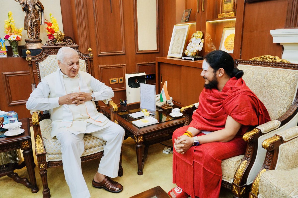 PriyamSwami's tweet photo. आज पटना में महामहिम श्री आरिफ मोहम्मद ख़ान जी से मुलाक़ात किया। https://t.co/LTj7IysPQi