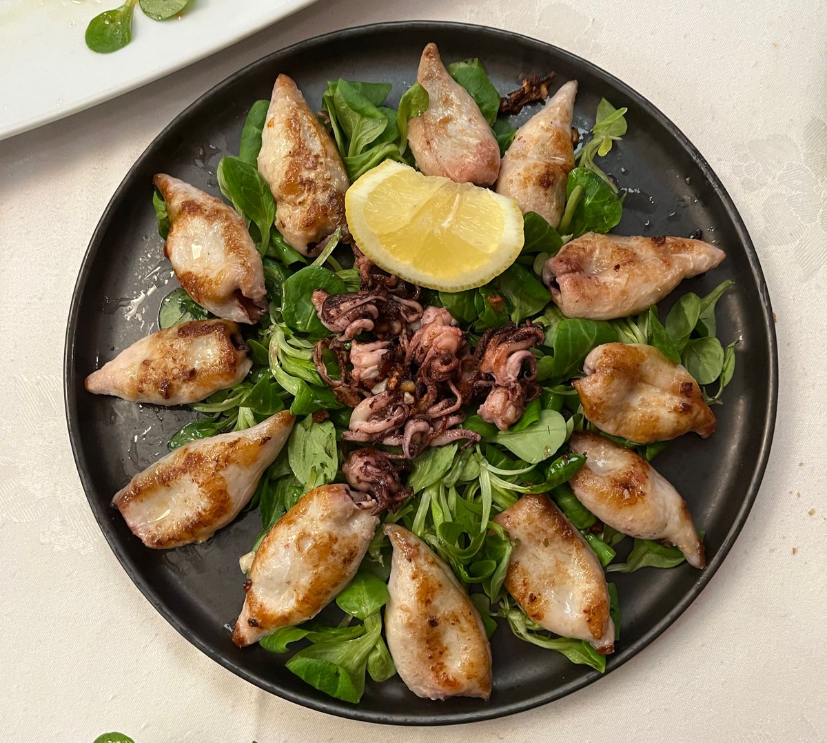 leondeportivo's tweet photo. 🍽️Recuerda que durante todo el partido puedes participar en nuestro sorteo del Restaurante Rancho Chico📷 
No te pierdas este Almería vs Cultural de la Liga Hypermotion  📷
Manda al 609 21 99 51 tu resultado final del partido hasta el minuto 60. https://t.co/7vBrRnFRT4
