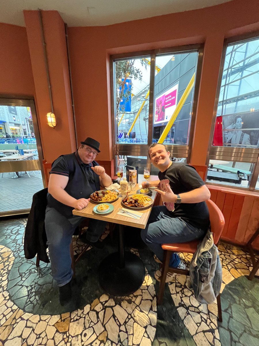 TNSAttitude's tweet photo. Superb weekend down London. Was brilliant to catch up with my old friend @Robbie_Rebel over BBQ Ribs and Mahou Beer. Have a great trip in America for Disney and WrestleMania good sir. #UKRampage https://t.co/Yb43Ar2cho