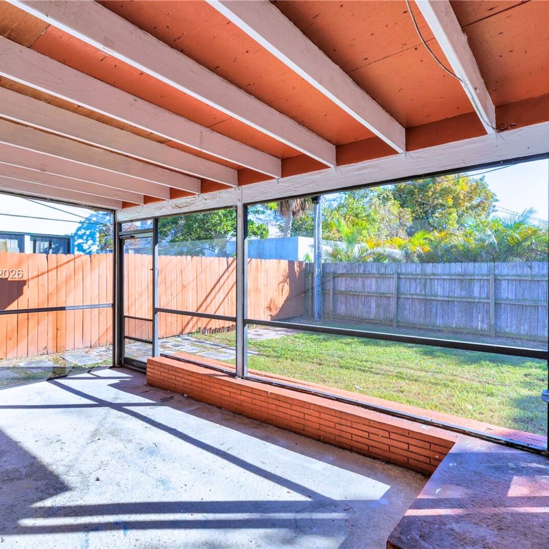 ellenmitchel's tweet photo. New Listing Alert — Fort Lauderdale

Tucked into a prime Oakland Park neighborhood, this home delivers the perfect blend of comfort, charm, and location. Bright living spaces, a welcoming layout, and easy access to everything South Florida has to offer.

Could this be the one? https://t.co/zH7FF99yUe