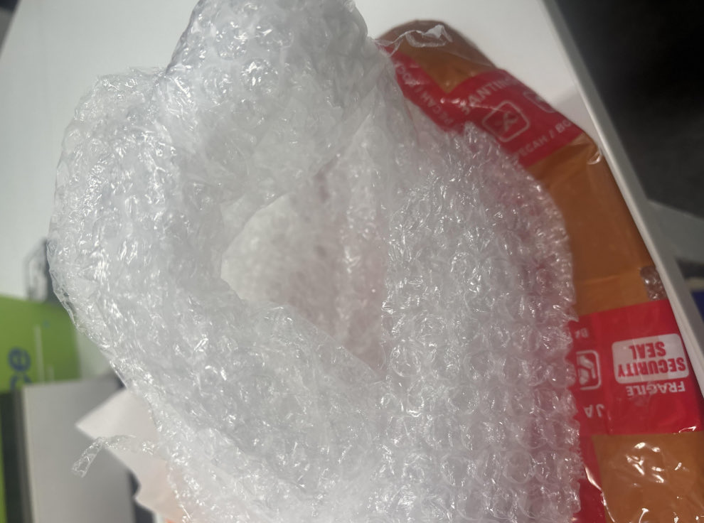 Guys boleh tolong bantu viralin nggak ya? Aku order apple pencil dari shopee pakai pengiriman gojek instant, tapi pencilnya dimaling mitranya <a href="/gojekindonesia/">Gojek Indonesia</a> 😅 

Maling atas nama MANGGARNO WINDUNI
Nomor wa 085695449405
Akun instagram @/manggarno_winduni &amp; @/dianra2109