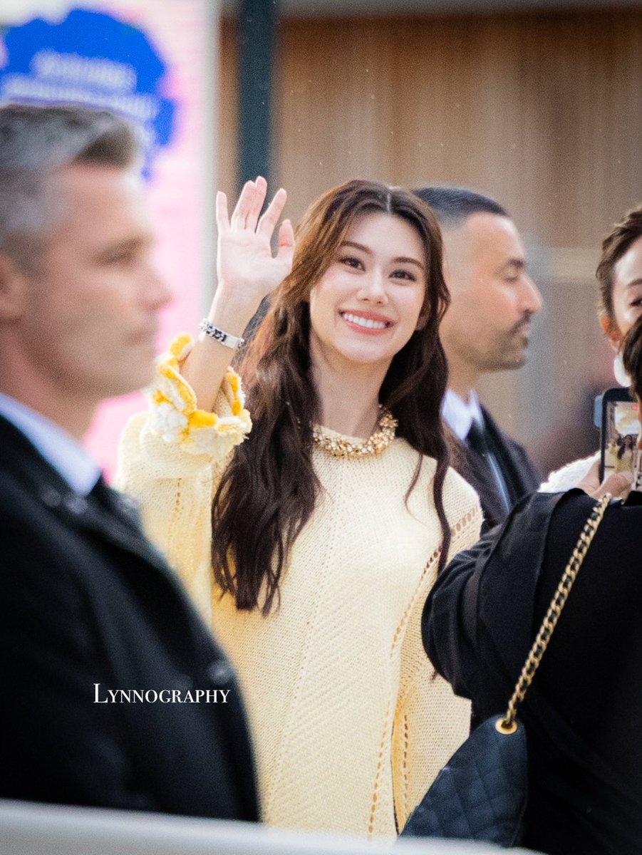 CHANEL girl moment.🇫🇷🇫🇷

LENAMIU AT CHANEL PFW #CHANELFW26xLenaMiu