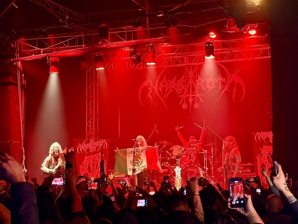 HeadbangingMX tweet media