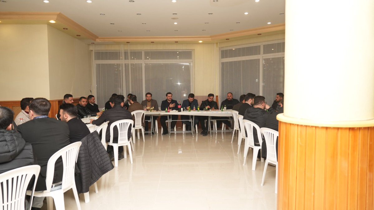 mesutbozatli's tweet photo. Gaziantep İl Gençlik Kolları Başkanlığı görevini yürüttüğüm dönemde birlikte yol yürüdüğümüz kıymetli yürütme kurulu üyelerimiz, ilçe başkanlarımız ve kıymetli dostlarımızla iftar soframızda bir araya geldik.

Ramazan ayının bereketini, kardeşliğini ve samimi muhabbetini aynı sofrada paylaşmanın huzurunu yaşadık. Rabbim birlik ve beraberliğimizi daim, muhabbetimizi kaim eylesin.

Nice Ramazanlarda aynı gönül ikliminde, aynı kardeşlik sofrasında yeniden buluşmayı temenni ediyorum. 🤲🌙
