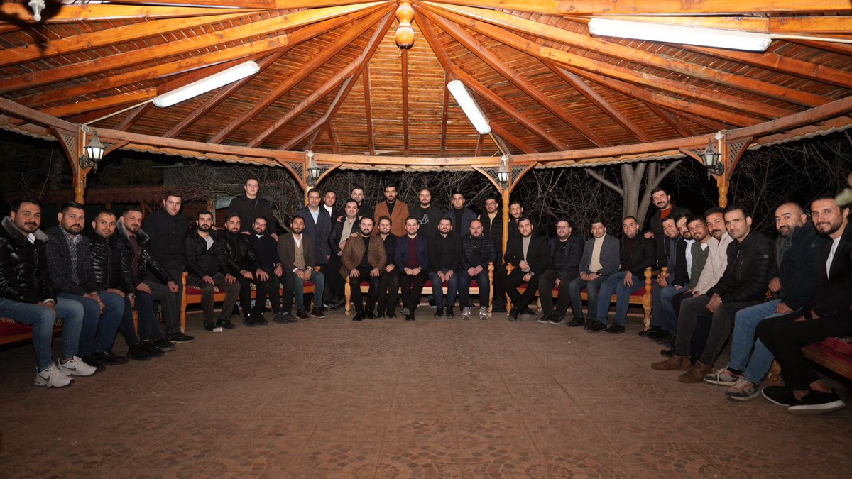 Gaziantep İl Gençlik Kolları Başkanlığı görevini yürüttüğüm dönemde birlikte yol yürüdüğümüz kıymetli yürütme kurulu üyelerimiz, ilçe başkanlarımız ve kıymetli dostlarımızla iftar soframızda bir araya geldik.

Ramazan ayının bereketini, kardeşliğini ve samimi muhabbetini aynı