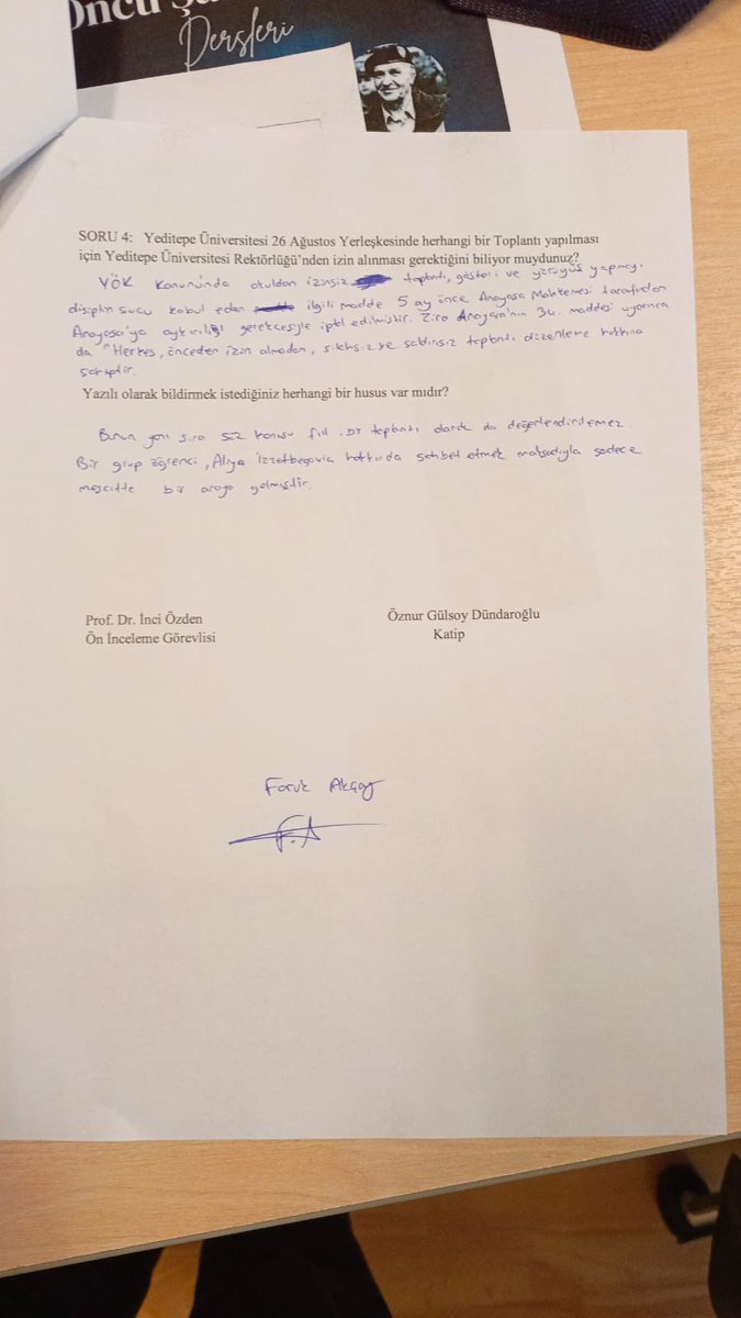 mustafamalo_'s tweet photo. 1- Kampüs mescidinde Aliya İzzetbegoviç hakkında yaptığımız bir sohbetimiz gerekçe gösterilerek, Rektörlük tarafından hakkımızda disiplin soruşturmaları yürütüldü. 

Öğrenciler, dekanlıklarca ifade vermeye çağrıldılar. İfadeleri esnasında tüm öğrenciler, Yeditepe İslam ve Medeniyet Topluluğu (YİMED)’ndan ayrılmaları, aksi takdirde savcılığa verilmekle, okuldan atılmakla ve burslarının kesilmesiyle sözlü olarak tehdit edildiler. 

Burs kesmek gibi tehditlere maruz kalan öğrencilerden birisi de hem depremzede hem de yetim bir kardeşimdi (halen mobbing tehditi altında öğrenim gördüğü için burada ismini yazmayacağım). İşte ahlaktan ve vicdandan bu kadar nasipsiz bir zihniyete karşı ahlak ve iman sınırları içerisinde verdiğimiz bir mücadeleyi anlatıyorum sizlere.