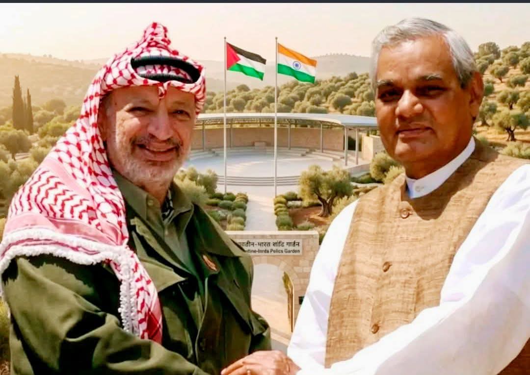 Zubair99778's tweet photo. 🇮🇳 अटल बिहारी वाजपेयी जी का ऐतिहासिक बयान: फिलिस्तीन के हक की आवाज़ 🇮🇳

1977 में जनता पार्टी की ऐतिहासिक जीत के बाद रामलीला मैदान, दिल्ली में अटल जी ने मध्य पूर्व संकट पर जो कहा, वो आज भी प्रासंगिक है। उन्होंने स्पष्ट शब्दों में कहा:

 “अरबों की जिस ज़मीन पर इज़रायल कब्ज़ा करके बैठा है, वो ज़मीन उसे खाली करनी होगी।”

यह बयान न सिर्फ़ इज़रायल के अस्तित्व को स्वीकारता था, बल्कि फिलिस्तीनी भाइयों के उचित अधिकारों पर ज़ोर देता था। अटल जी ने आक्रमणकारी का फल न खाने के सिद्धांत को दोहराया – एक नैतिक ऊँचाई का प्रतीक !

आज जब दुनिया फिर इस मुद्दे पर बँटी है, वाजपेयी जी की दूरदृष्टि हमें शांति, न्याय और भा��चारे का मार्ग दिखाती है। 🇵🇸✊🇮🇳

“इंसानियत और जम्हूरियत के सिद्धांतों से आगे बढ़ना होगा..