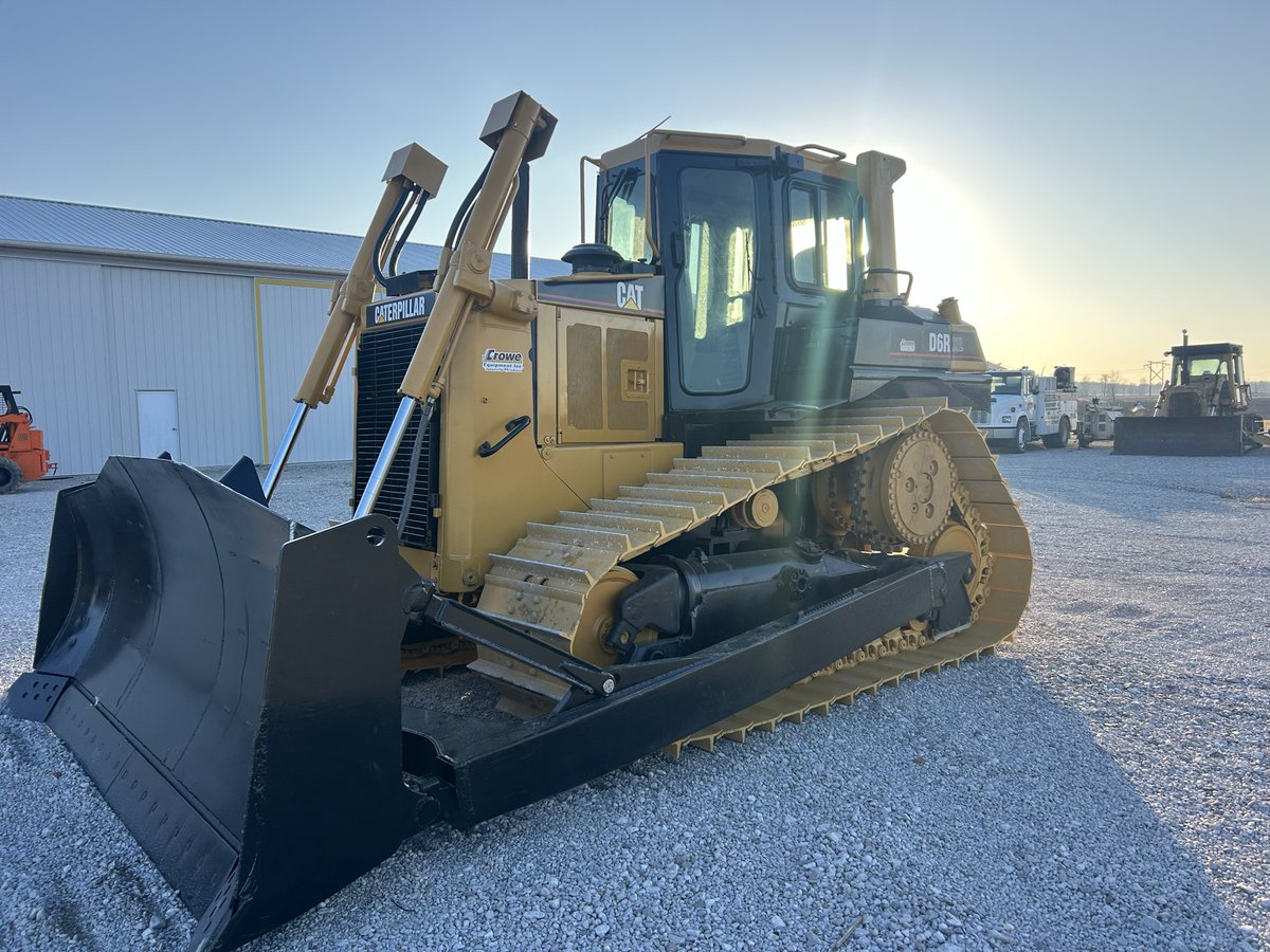 CroweEquipment's tweet photo. 🚨 Complete Rebuild For Sale 🚨 

We stripped this D6R down to the Main Frame and completely Rebuilt it back up!

All components are either NEW or Rebuilt on this machine. 

We also have many other New Parts on this machine!

Give us a Call! (800)-741-8792 https://t.co/f920MIaFdz