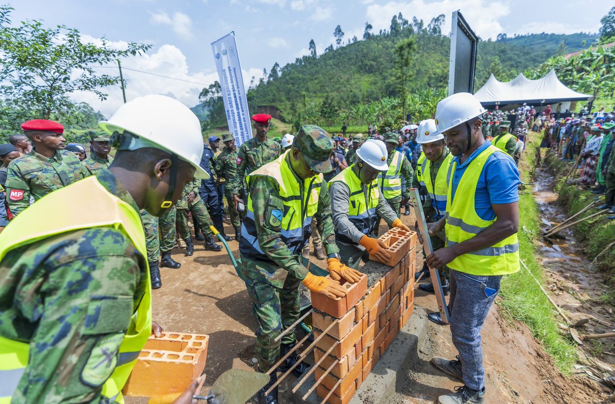 Muri <a href="/RwandaNorth/">Northern Province/ Rwanda</a> hatangijwe ibikorwa by’Ingabo z’u Rwanda na Polisi y’u Rwanda bigamije guteza imbere imibereho myiza y’abaturage. Guverineri <a href="/gahundemaurice/">Maurice Mugabowagahunde</a> na Maj Gen Alex Kagame babitangirije i Musanze, bashyira ibuye ry’ifatizo ku kiraro gihuza Imirenge ya Remera na Cyabingo