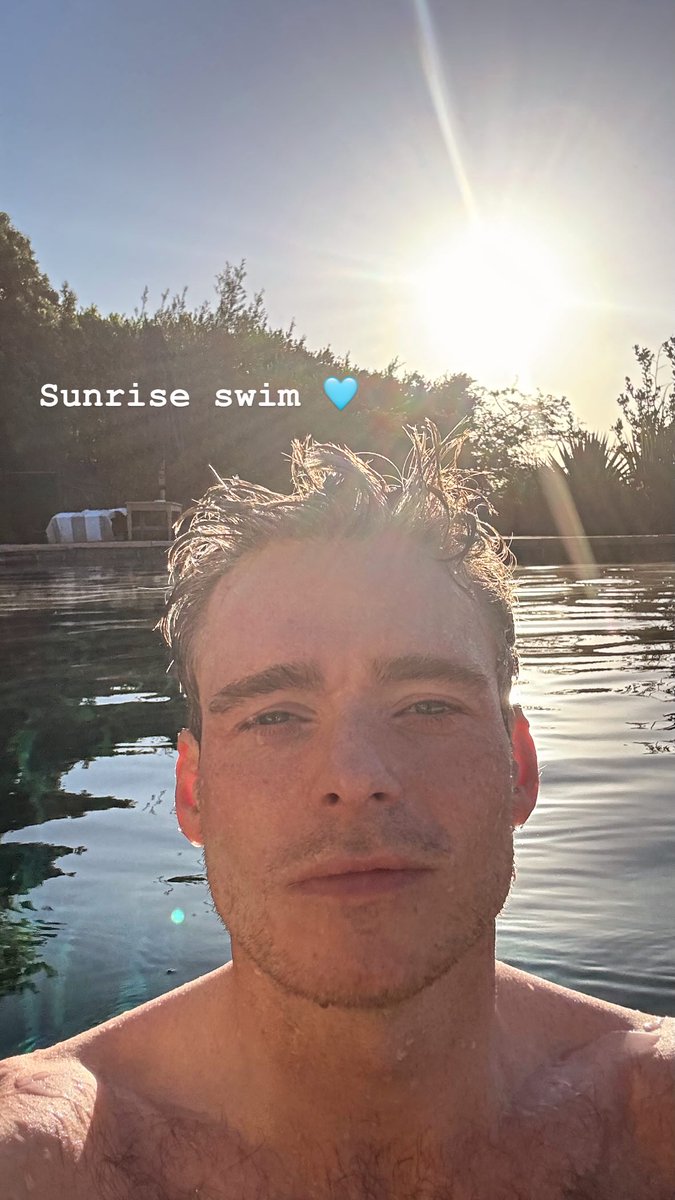 Richard Madden stuns looking wet.