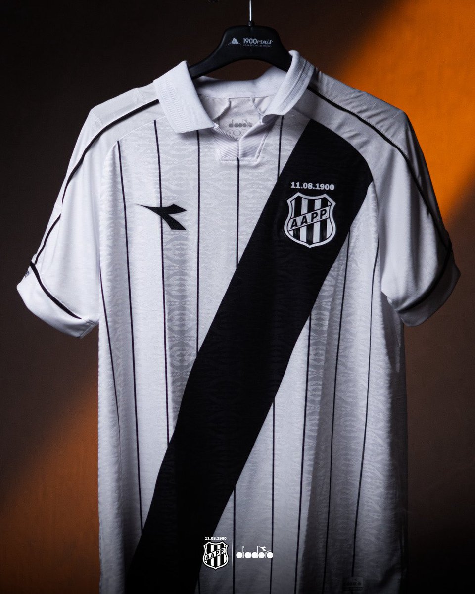 aapp_oficial's tweet photo. Em tributo ao nosso hino e à elegância atemporal do design italiano, Diadora Brasil e Ponte Preta apresentam os novos uniformes 1 e 2 da Temporada 2026. https://t.co/URTkUw0xMp