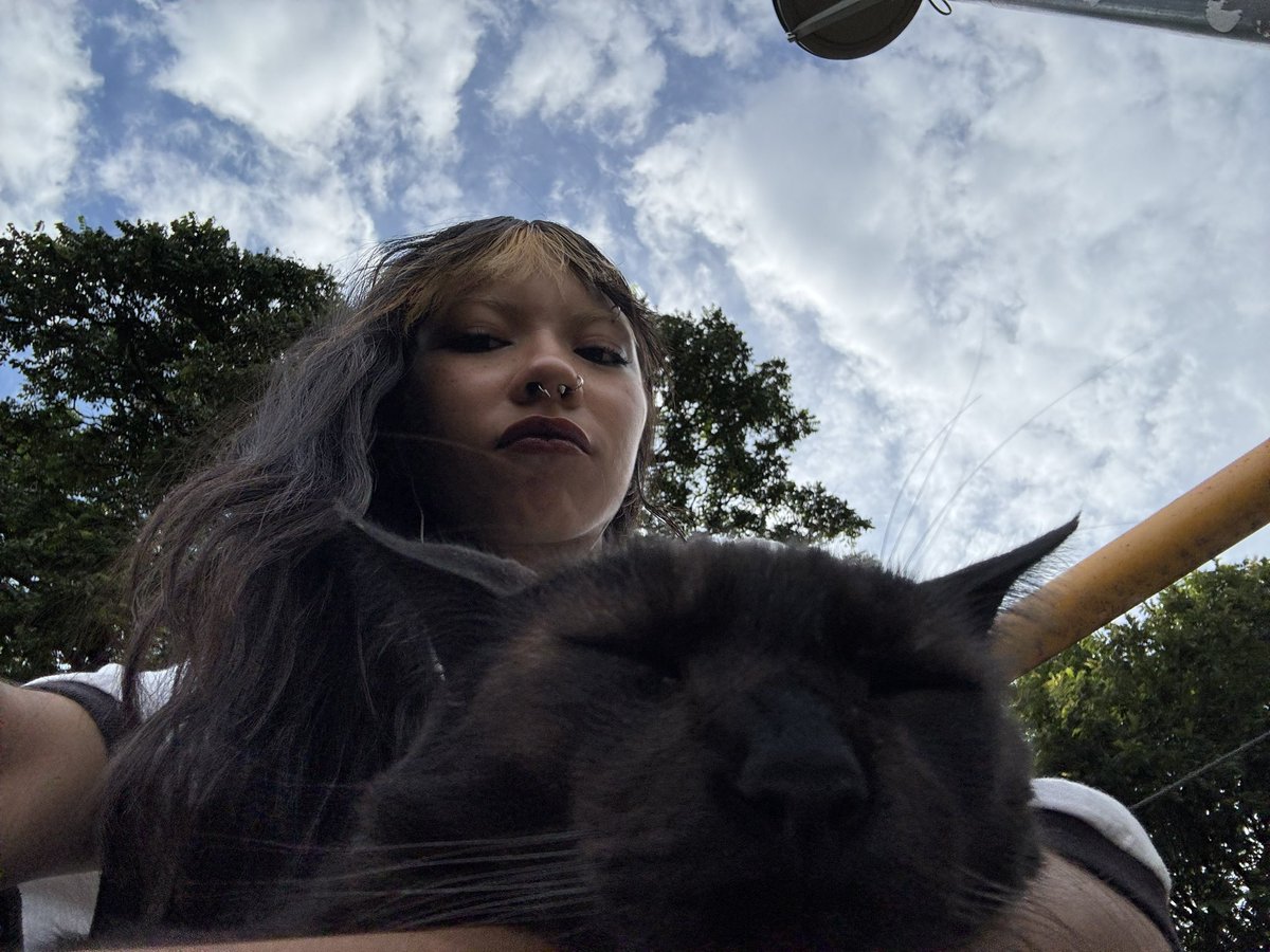 lesbvampo's tweet image. #besties