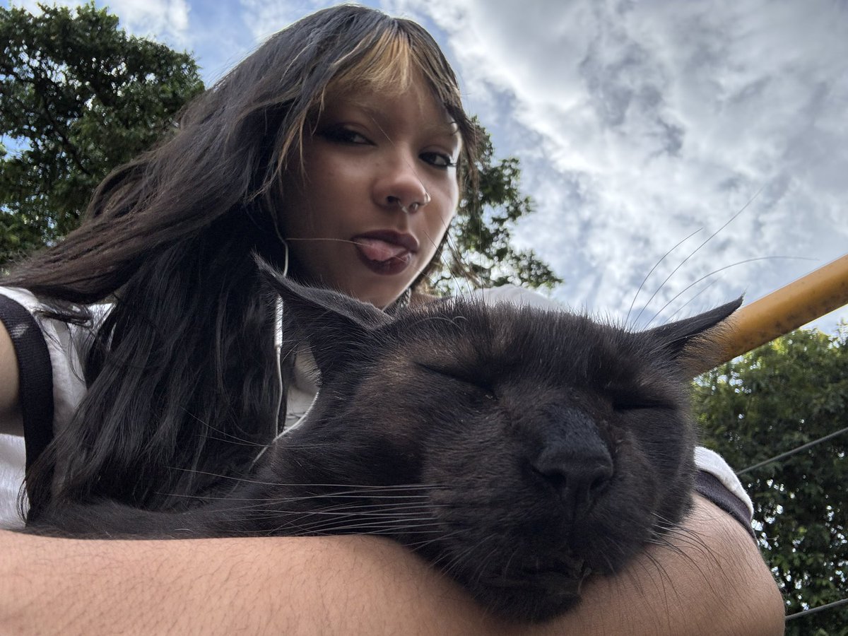 lesbvampo's tweet image. #besties