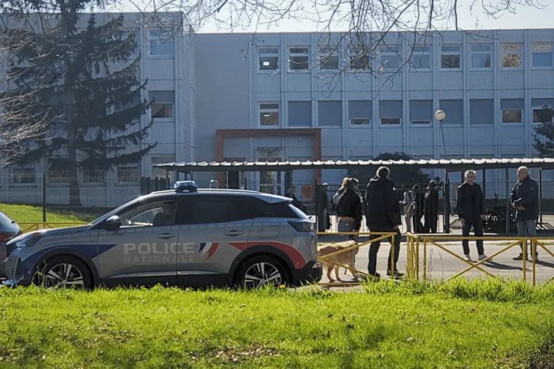 TracTerrorism's tweet image. Teenage Student Annouces His Intention to Kill His #Teachers in a Knife Attack at the #Binquenais Middle School in #Rennes, Britanny, Northwest #France 
trackingterrorism.org/chatter/teenag…
