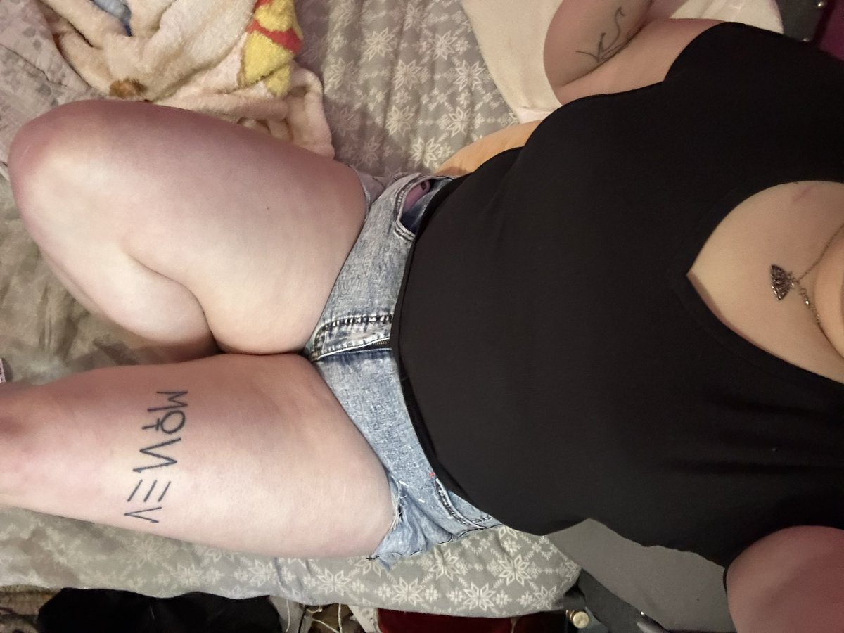 renearose23's tweet photo. HMU my lovelies💖
#domme #followme #OF #hot #nsfw #nsfwtwt #paypig #thick #tattoos https://t.co/fMOyKR3G2I